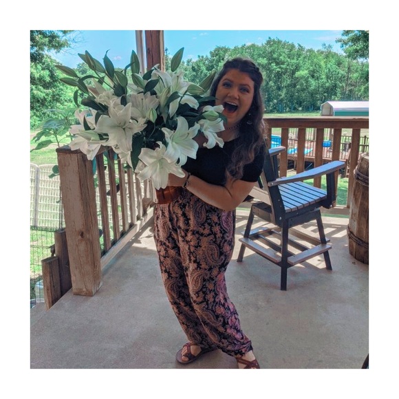 Meet your Posher, Gabriella - Picture 4 of 4